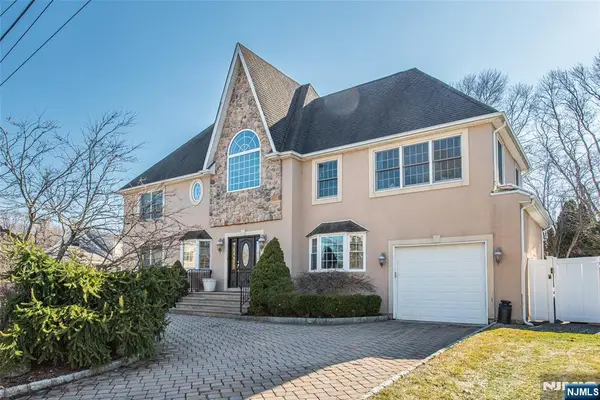 18 Stonycroft Road, Wayne, NJ 07470