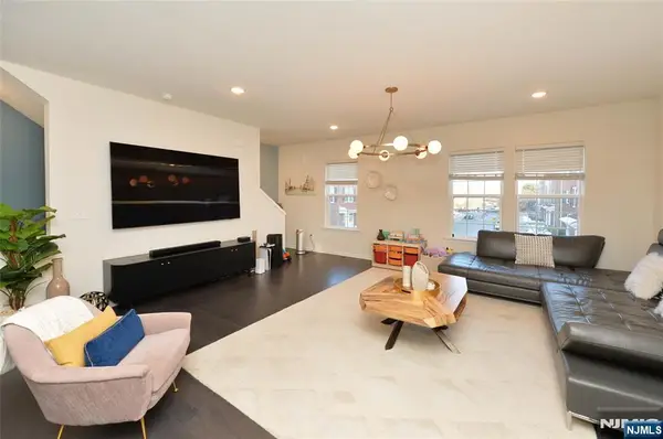 80 Landmark Lane, Fair Lawn, NJ 07410