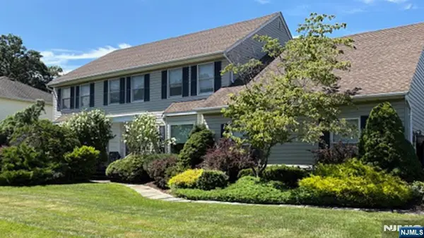 6 Brentwood Court, Wayne, NJ 07470