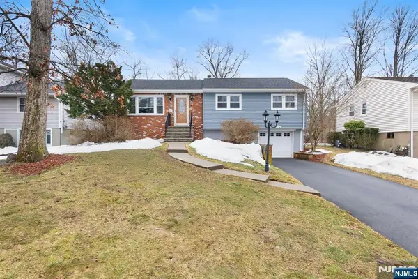 34 Seminole Avenue, Oakland, NJ 07436