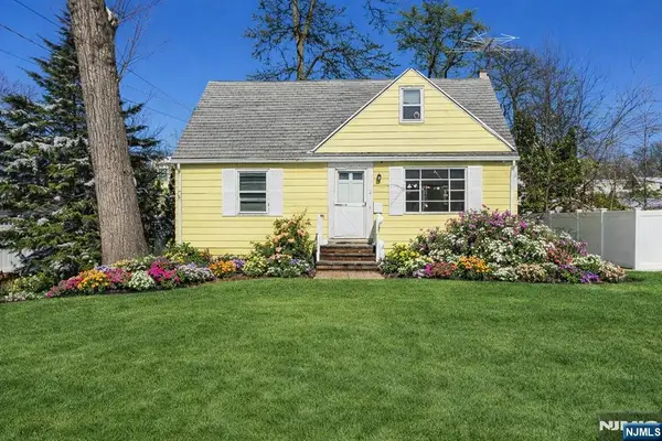 35 Beechwood Drive, Wayne, NJ 07470