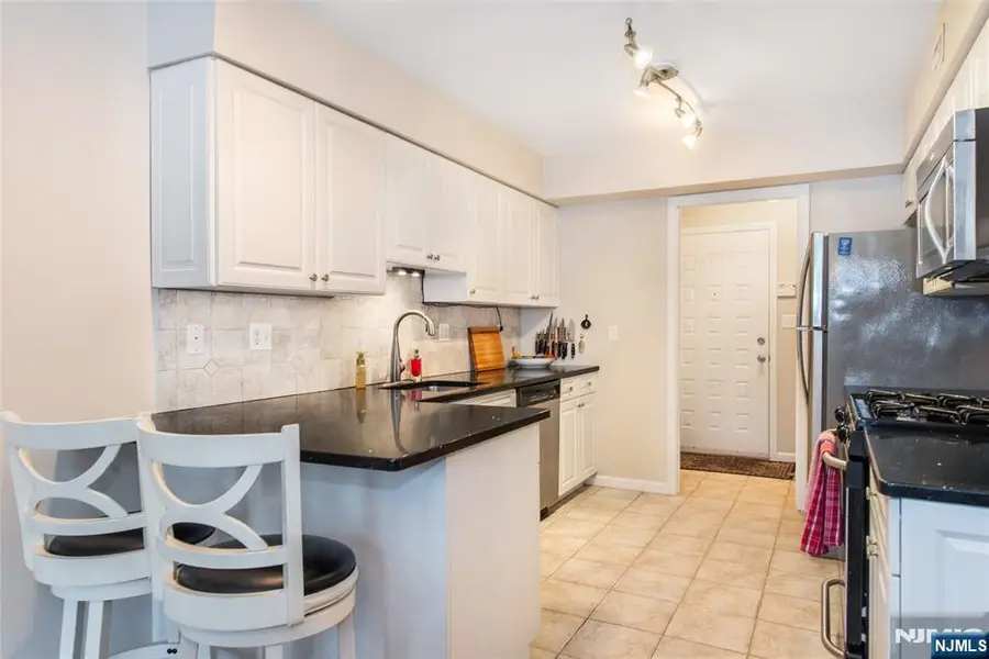 8 Tulip Crescent 2D, Little Falls, NJ 07424 - #3