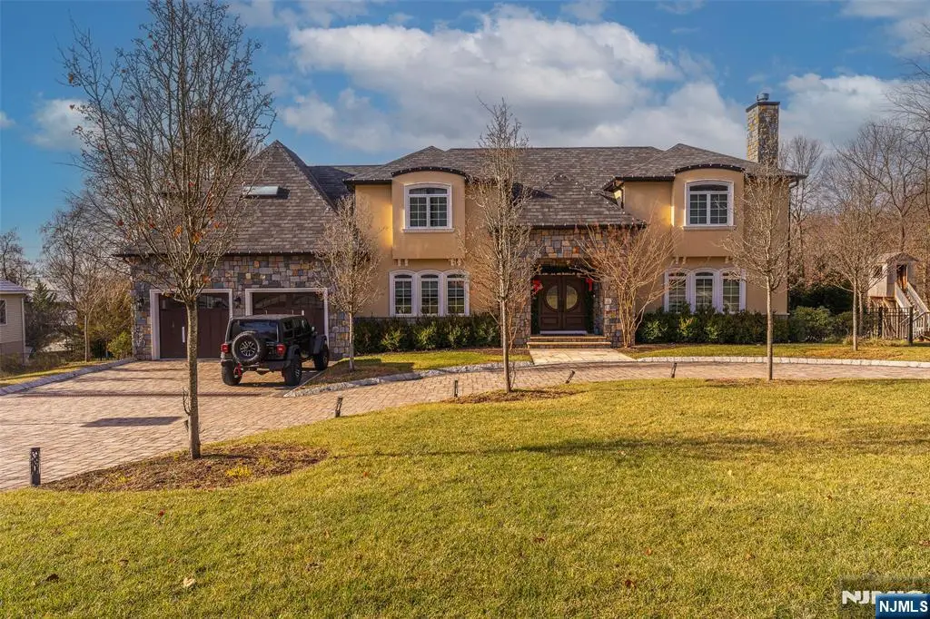 281 Beaufort Avenue, Livingston, NJ 07039 - #1