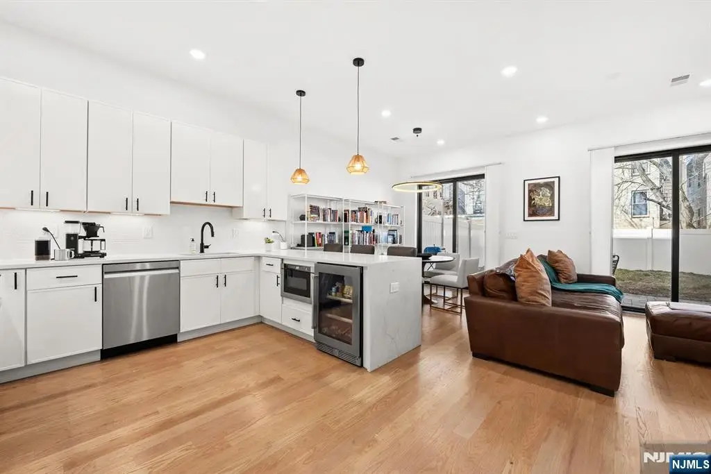 34 Manhattan Avenue 2, Jersey City, NJ 07307 - #1