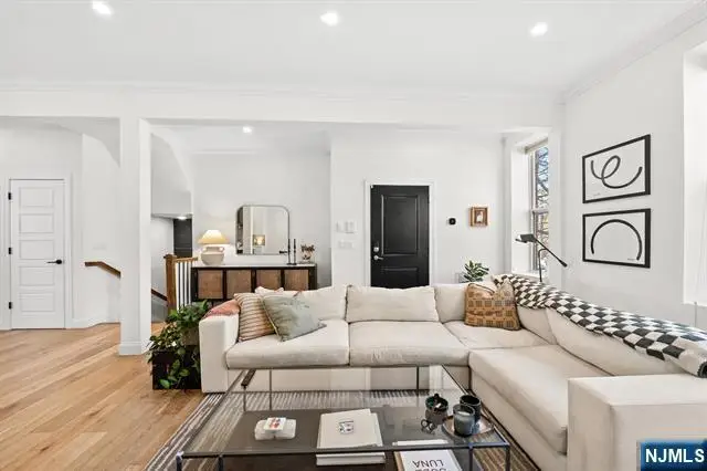 966 Summit Avenue 1, Jersey City, NJ 07307 - #3
