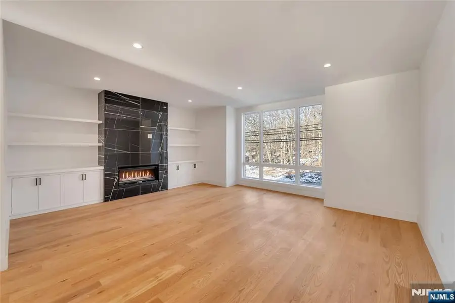 432 Stillwell Avenue B, Fort Lee, NJ 07024 - #2