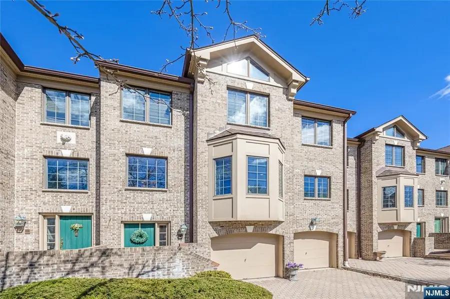 19 Sherbrooke Court 27, Saddle River, NJ 07458 - #3