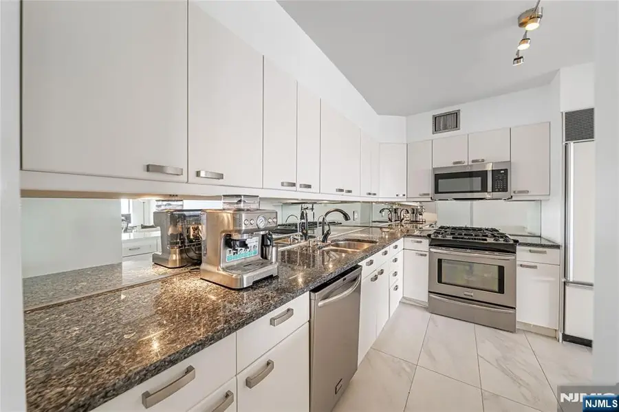 6 Horizon Road 1605, Fort Lee, NJ 07024 - #3