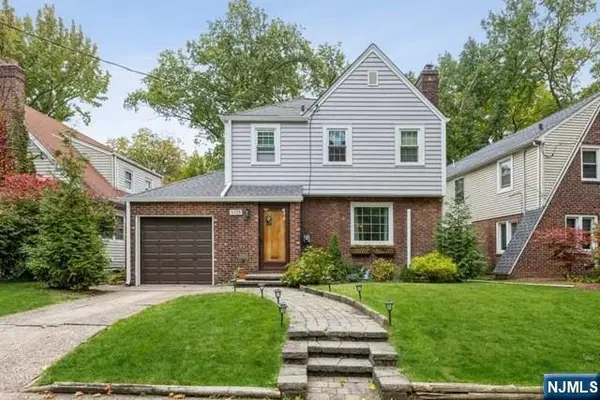 1125 W Laurelton Parkway, Teaneck, NJ 07666