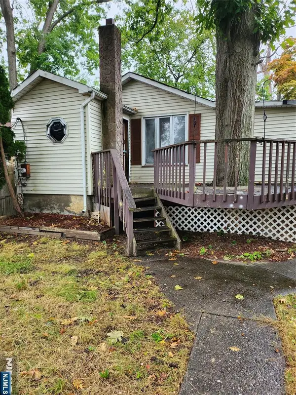 5 Barber Street, Little Falls, NJ 07424