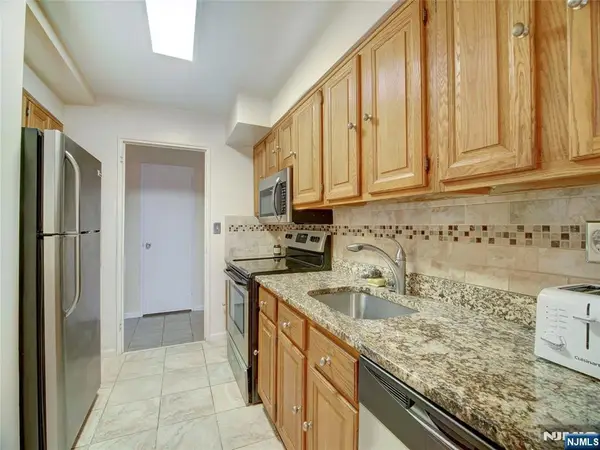 377 S Harrison Street 9E, East Orange, NJ 07018