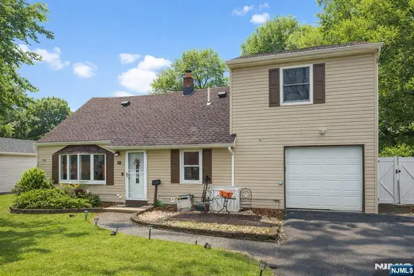 83 Village Road, Pequannock Township, NJ 07444