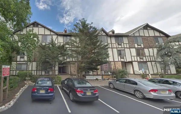 2004 Hawthorne Lane, Mahwah, NJ 07430