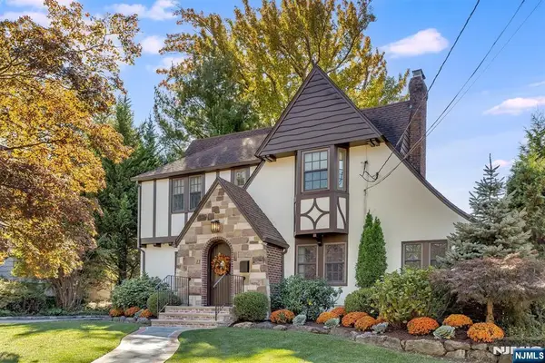 11 Valhalla Way, Verona, NJ 07044