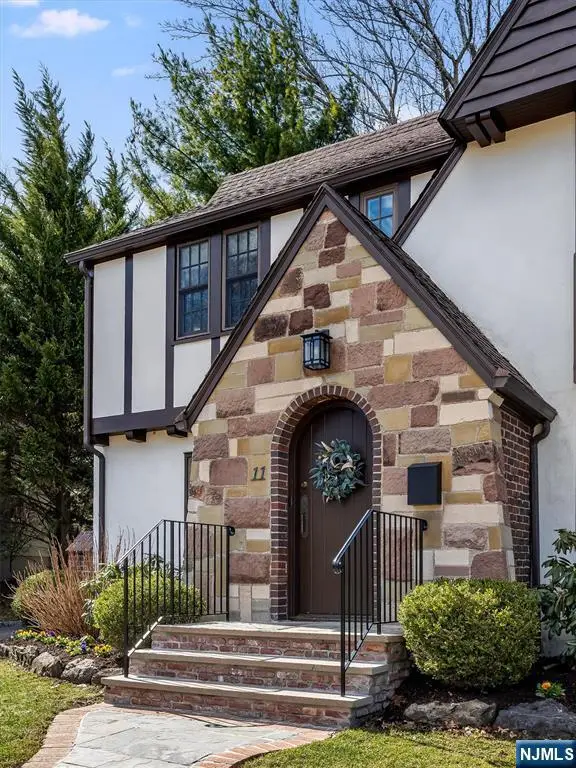 11 Valhalla Way, Verona, NJ 07044 - #2