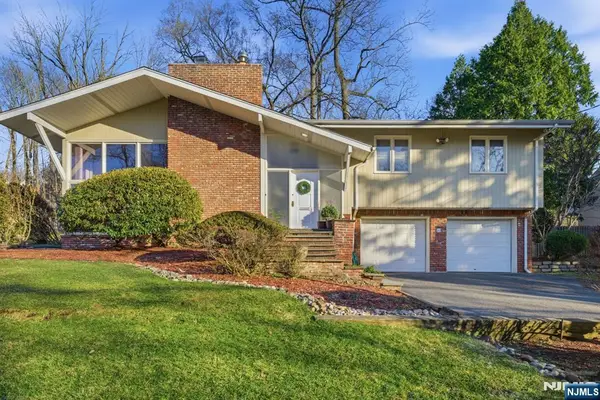 20 Leroy Street, Tenafly, NJ 07670