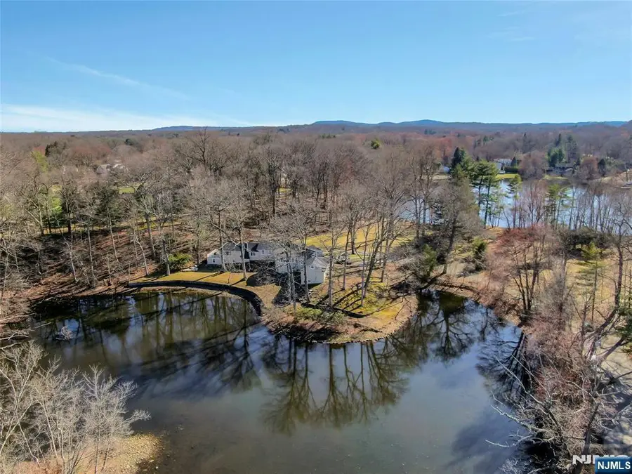 28 Turners Lake Drive, Mahwah, NJ 07430 - #3