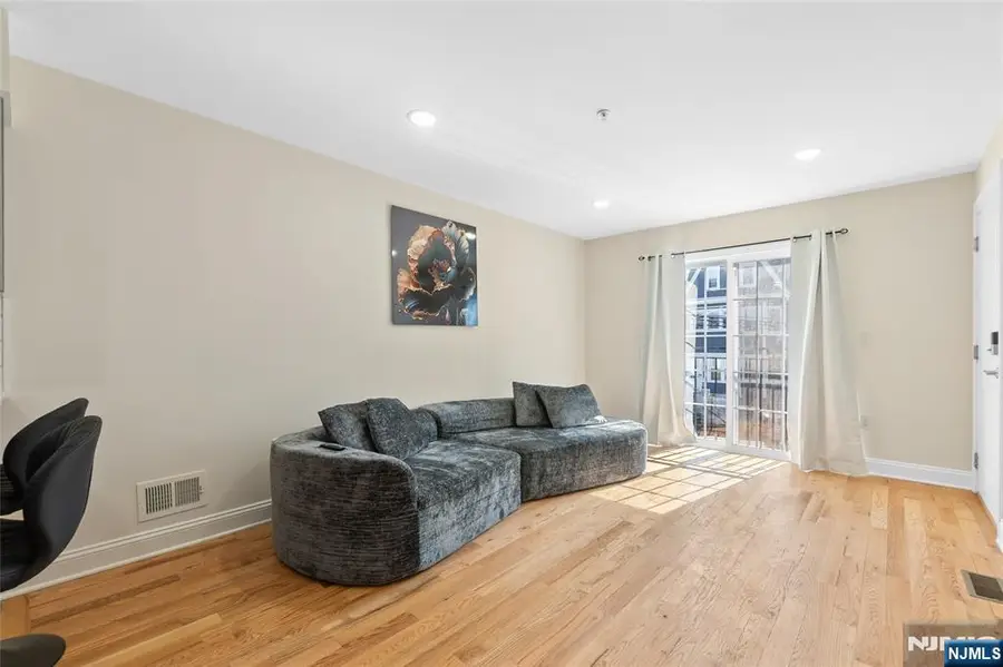 337 13th Avenue, Newark, NJ 07103 - #3