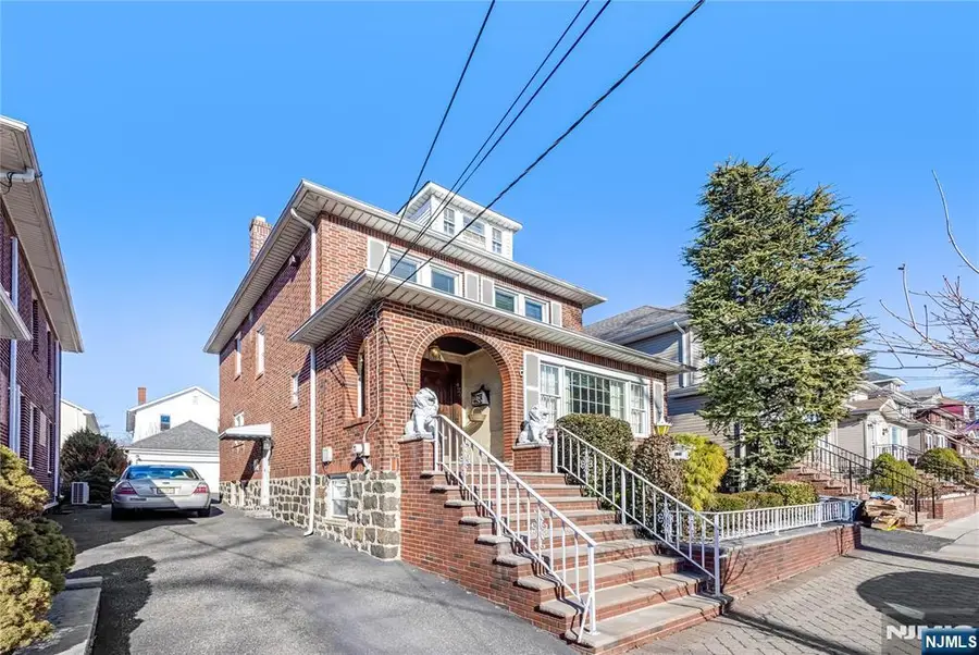429 Oakdene Avenue, Cliffside Park, NJ 07010 - #3