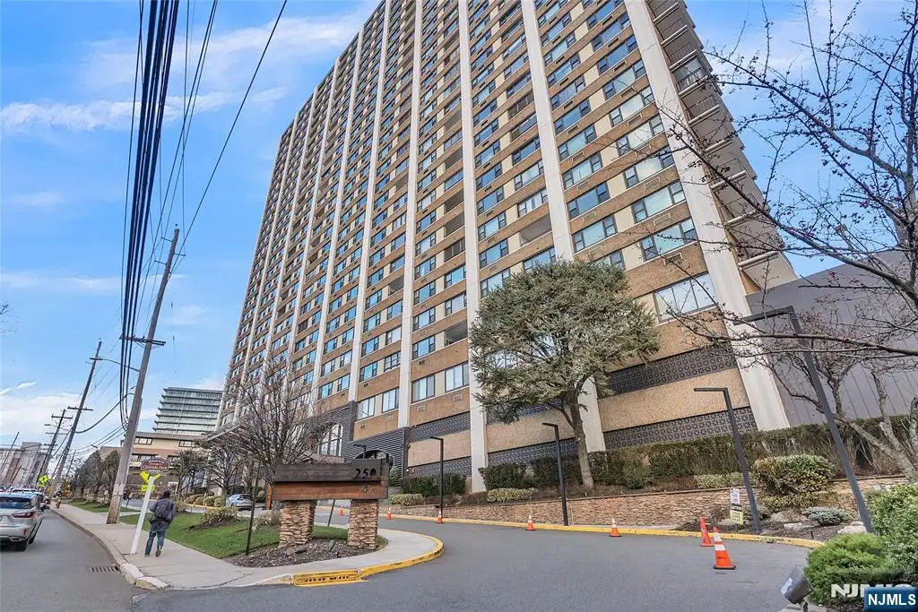 250 Gorge 21B, Cliffside Park, NJ 07010 - #1