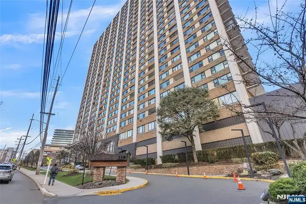 250 Gorge 21B, Cliffside Park, NJ 07010