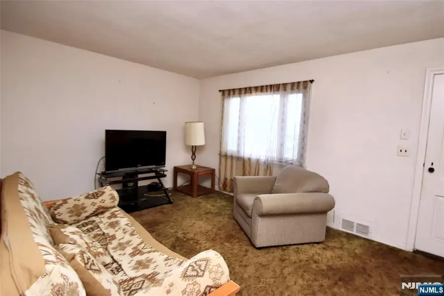 39-23 Van Duren, Fair Lawn, NJ 07410 - #3