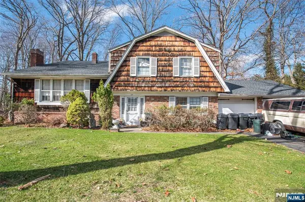 24 Arrowhead Road, Old Tappan, NJ 07675
