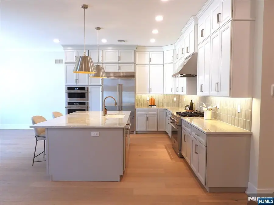 8 Royal Birkdale Lane, River Vale, NJ 07675 - #3