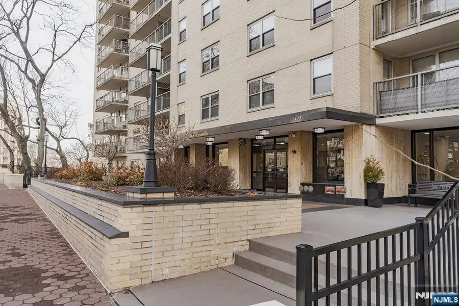 6600 JFK Blvd E 10K, West New York, NJ 07093 - #3