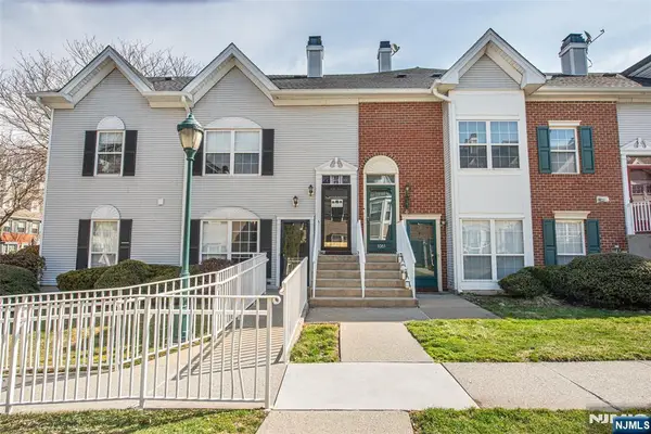 1060 Chedworth Circle, Mahwah, NJ 07430