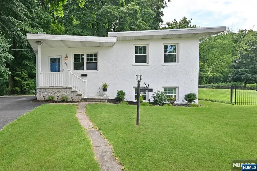 221 Lakeview Drive, Ridgewood, NJ 07450 - #2