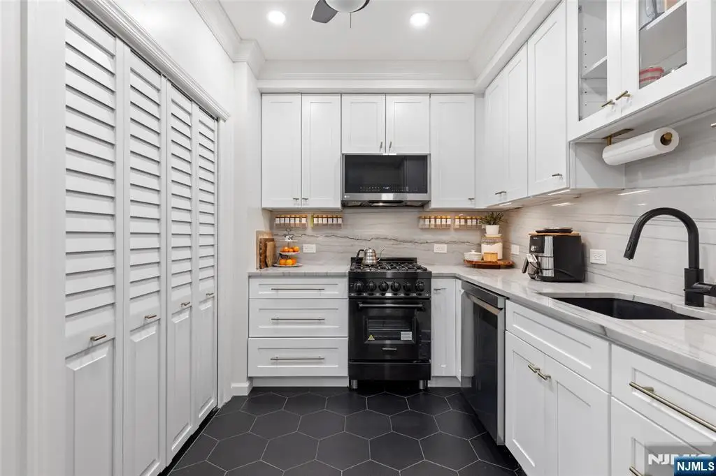 91 Coles Street 1, Jersey City, NJ 07302 - #1