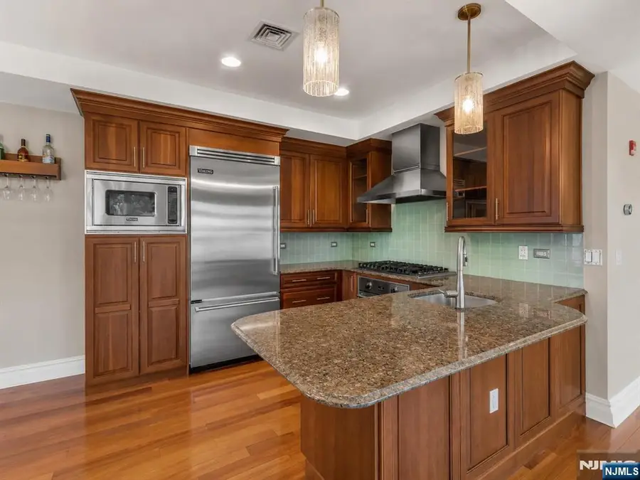 31 Cambridge Way, Weehawken, NJ 07086 - #3