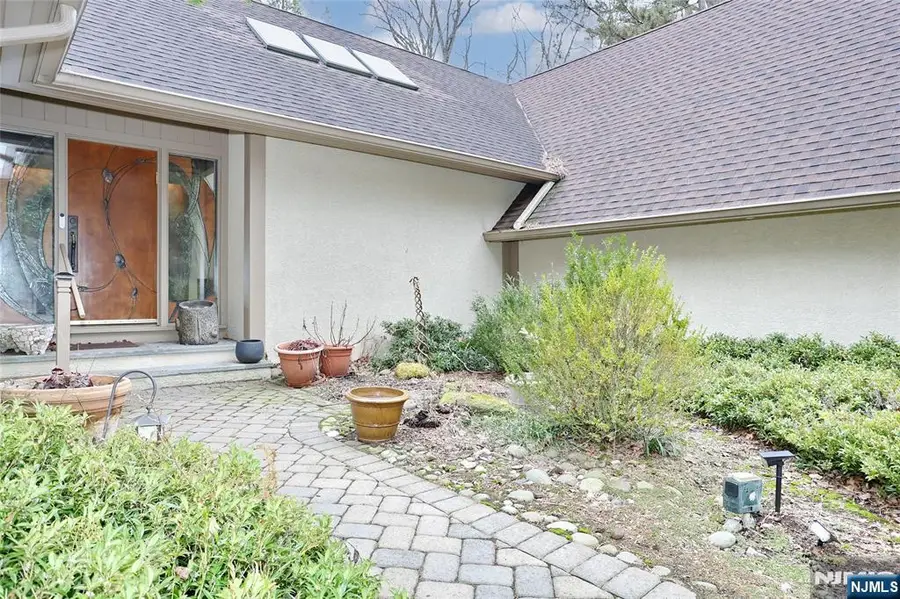 8 Red Rock Trail, Saddle River, NJ 07458 - #3