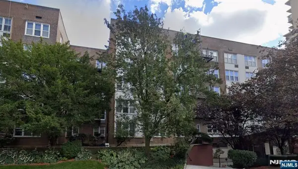 2160 Center Avenue 4R, Fort Lee, NJ 07024