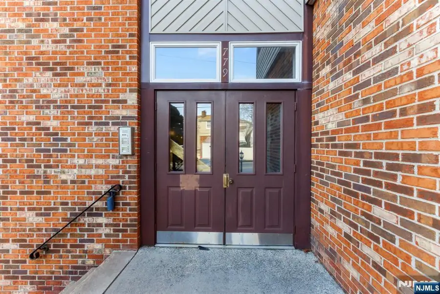 779 Riverside Avenue 201, Lyndhurst, NJ 07071 - #3