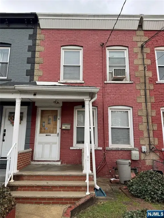 680 1/2 Chestnut Street, Kearny, NJ 07032 - #1