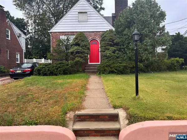 40 Sylvan Avenue, Bergenfield, NJ 07621