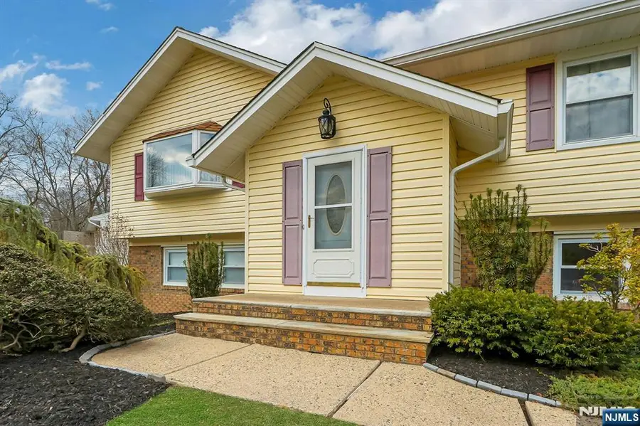 81 Queen Court, Hillsdale, NJ 07642 - #3