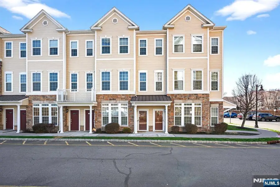 22 Wisteria Lane 1411, Garfield, NJ 07026 - #2