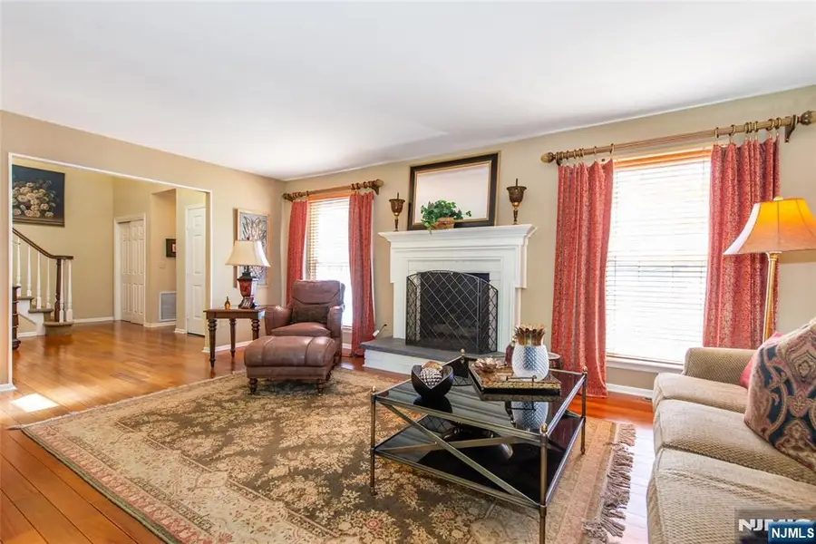 8 Tomahawk Drive, Wayne, NJ 07470 - #2