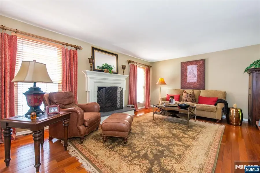 8 Tomahawk Drive, Wayne, NJ 07470 - #3