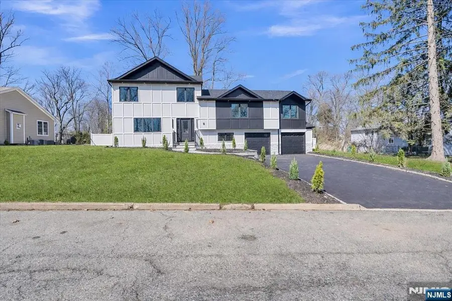 6 Clinton Place, Woodcliff Lake, NJ 07677 - #2