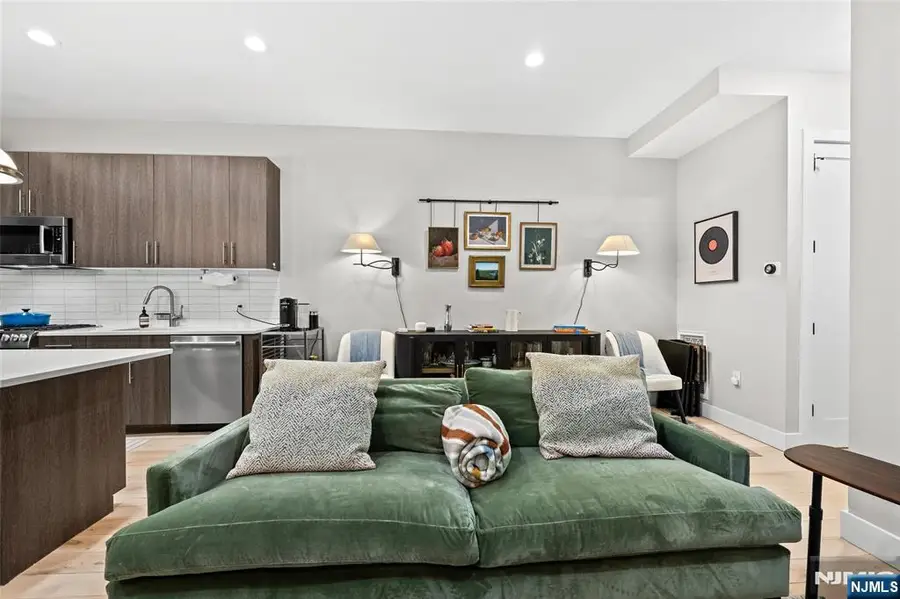 289 Webster Avenue 1, Jersey City, NJ 07307 - #3