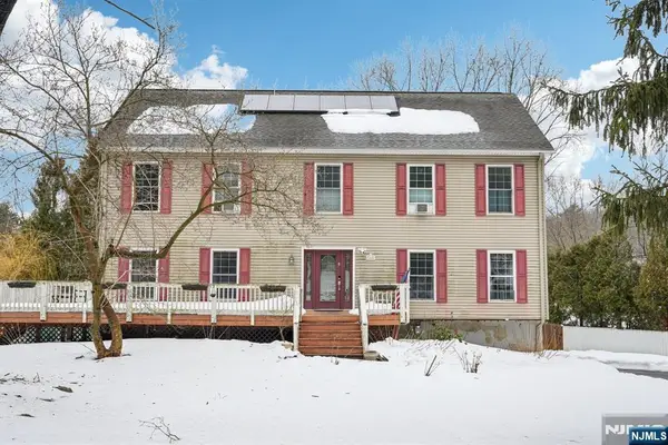 14 Sweetman Lane, West Milford, NJ 07480