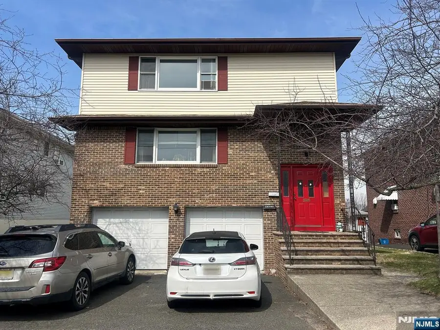 525 Stuyvesant Avenue, Lyndhurst, NJ 07071 - #2