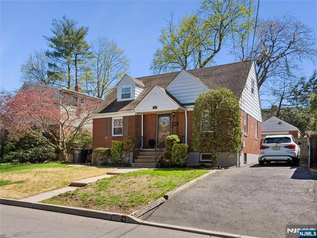 182 Carlson Place, Bergenfield, NJ 07621 - #1