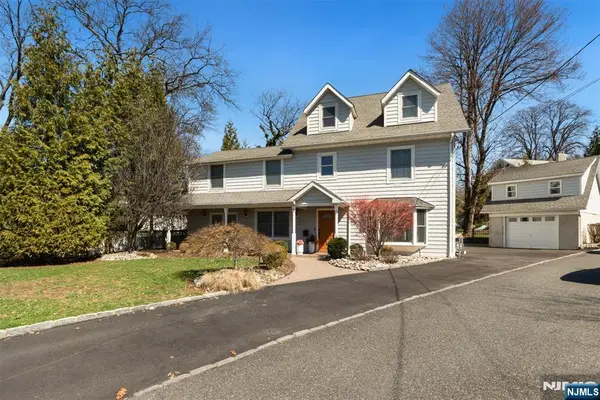 8 Dean Court, Rutherford, NJ 07070