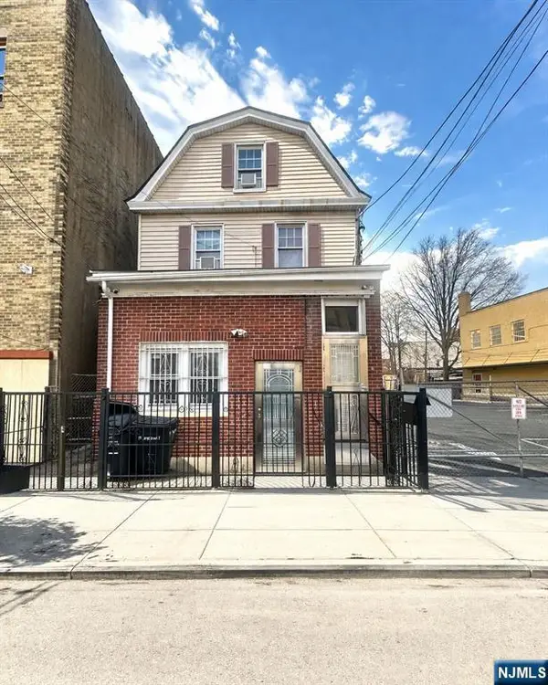 19 Stuyvesant Avenue, Newark, NJ 07106