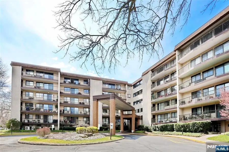 521 Piermont Avenue 306A, River Vale, NJ 07675 - #2